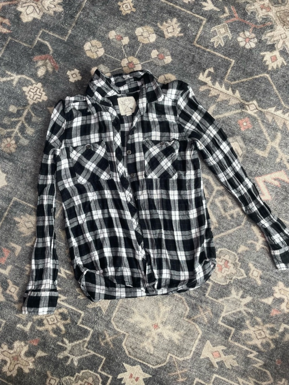 La Hearts Black & White Plaid Button-Up Shirt